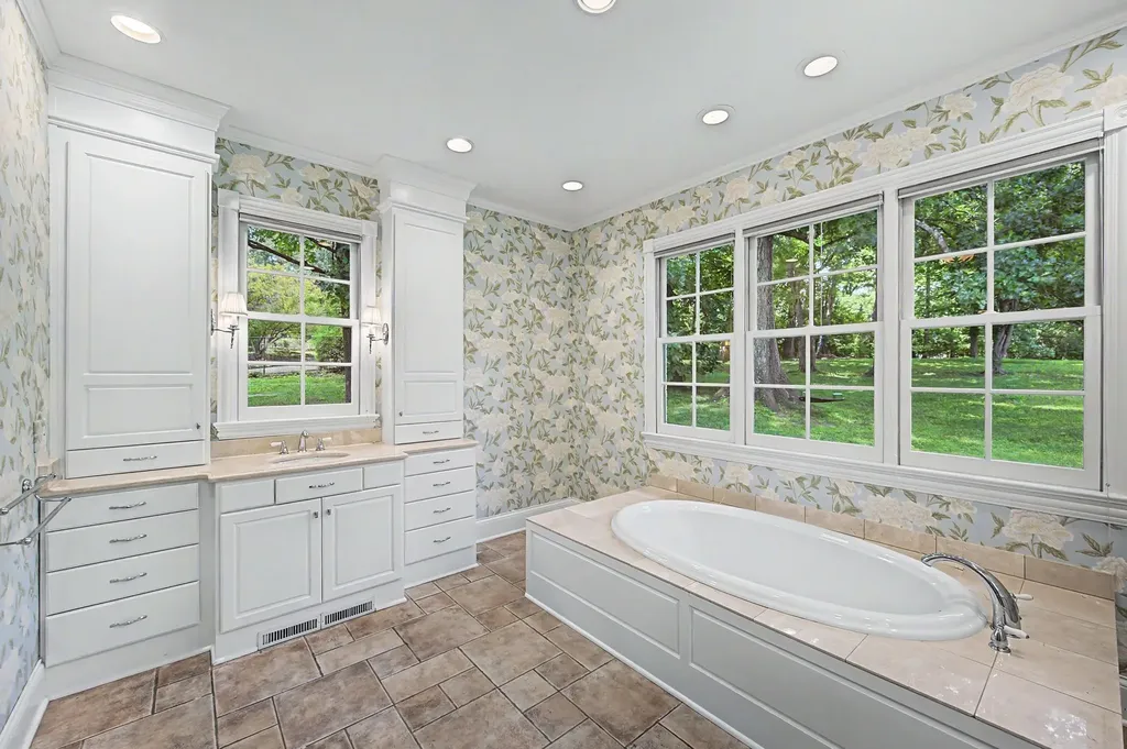6111 Hickory Valley Road Nashville TN 37205