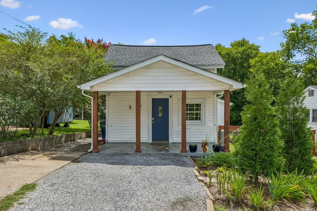 2005 Crestview Drive Columbia TN 38401