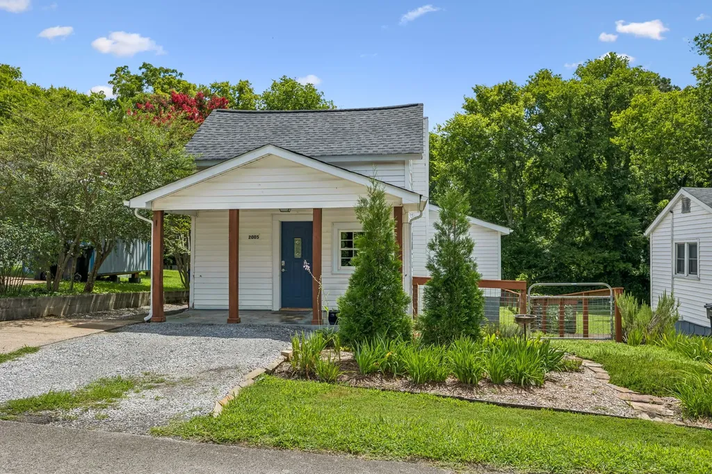 2005 Crestview Drive Columbia TN 38401