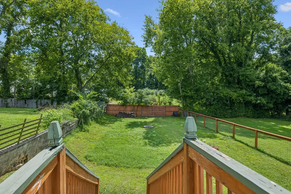 2005 Crestview Drive Columbia TN 38401