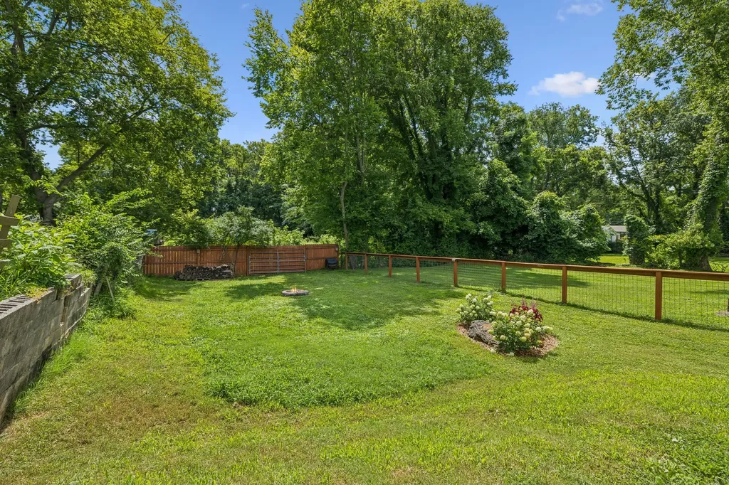 2005 Crestview Drive Columbia TN 38401