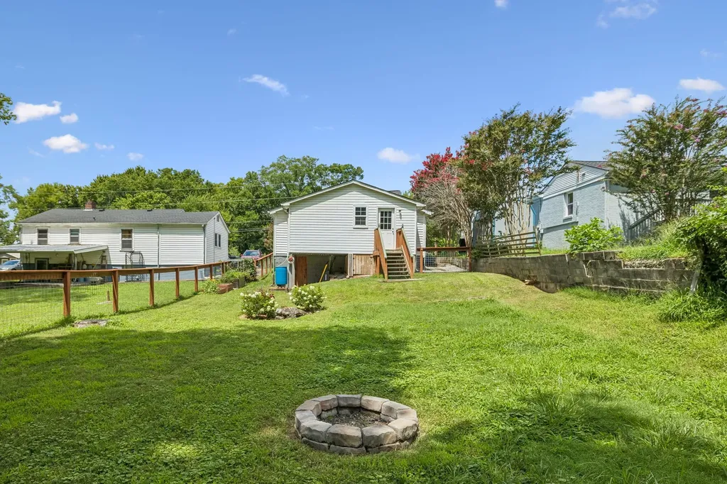 2005 Crestview Drive Columbia TN 38401