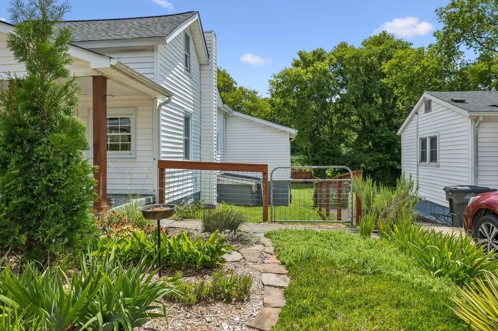 2005 Crestview Drive Columbia TN 38401