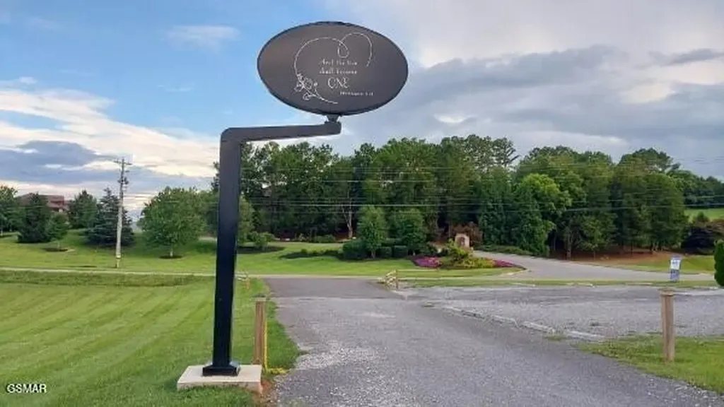 1686 Tennessee 139 Dandridge TN 37725