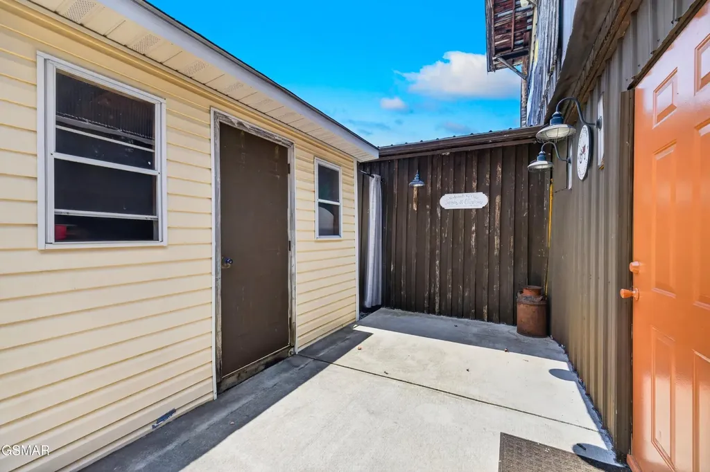 1686 Tennessee 139 Dandridge TN 37725