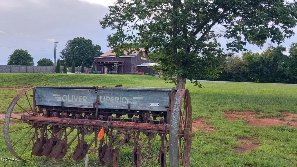 1686 Tennessee 139 Dandridge TN 37725