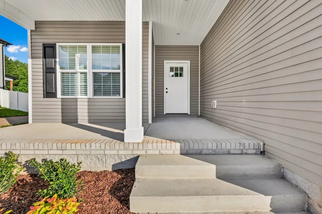 1232 Boulder Pass Clarksville TN 37040
