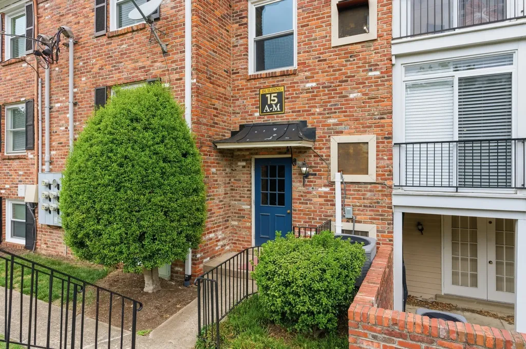 5025 Hillsboro Pike Nashville TN 37215
