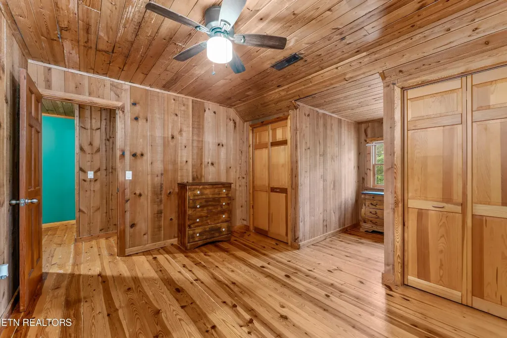 9809 Fairview Road Lenoir City TN 37772
