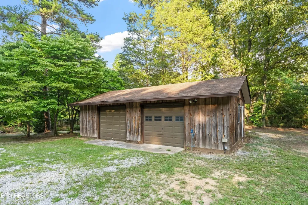 9809 Fairview Road Lenoir City TN 37772