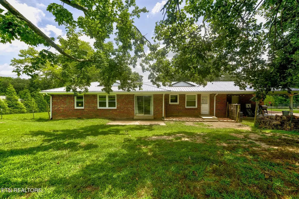 112 S Hummingbird Lane Dickson TN 37055