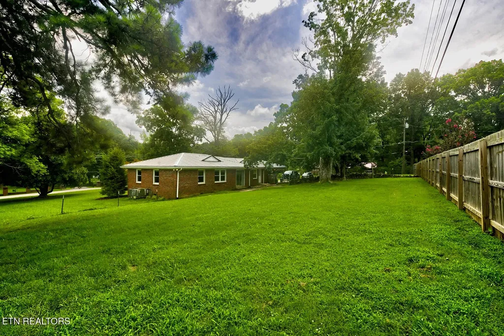 112 S Hummingbird Lane Dickson TN 37055