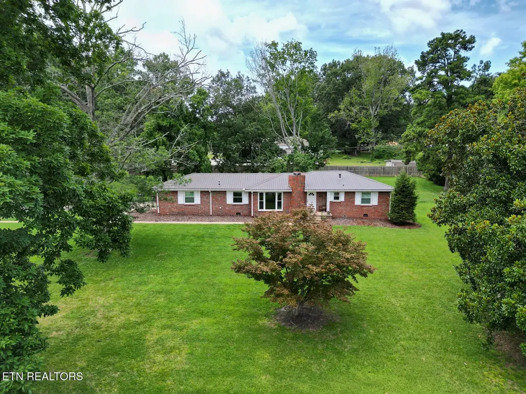 112 S Hummingbird Lane Dickson TN 37055