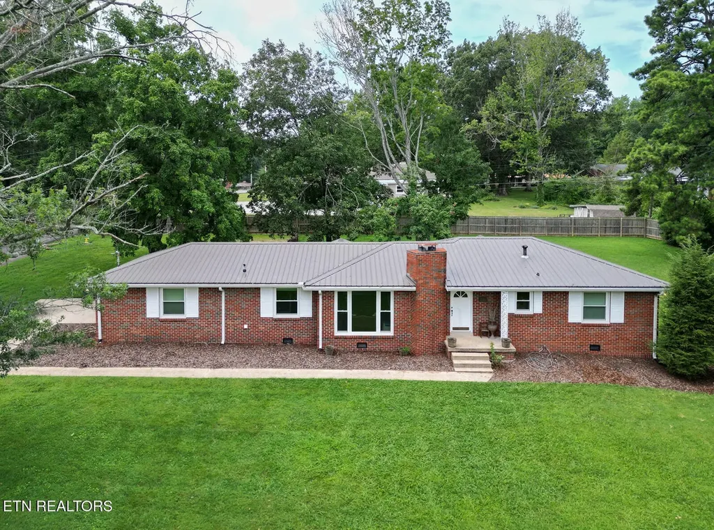 112 S Hummingbird Lane Dickson TN 37055
