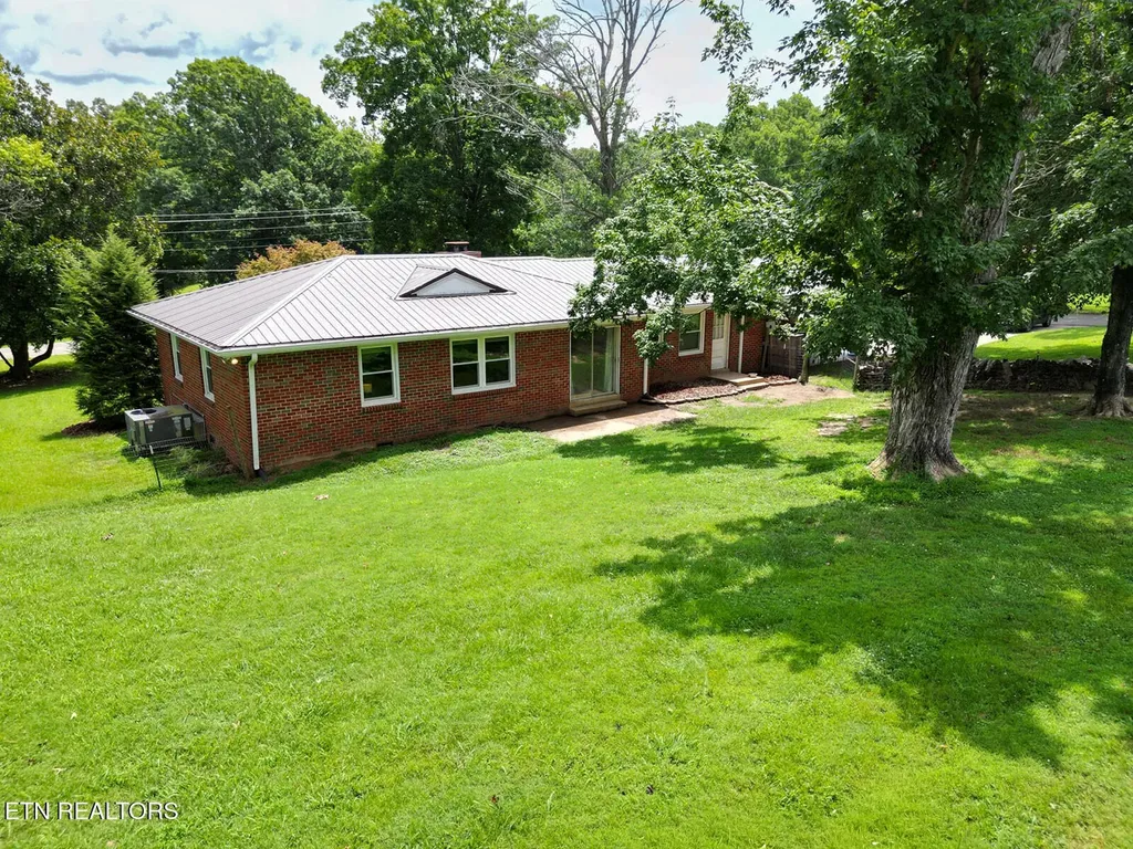 112 S Hummingbird Lane Dickson TN 37055