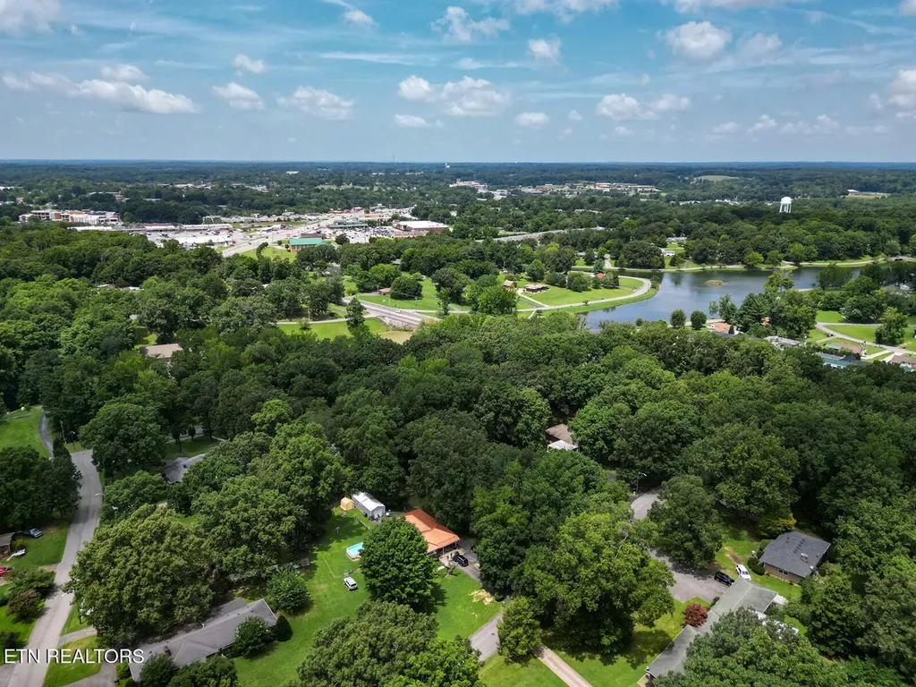 112 S Hummingbird Lane Dickson TN 37055