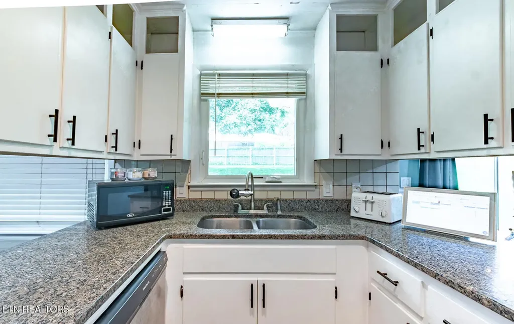 112 S Hummingbird Lane Dickson TN 37055
