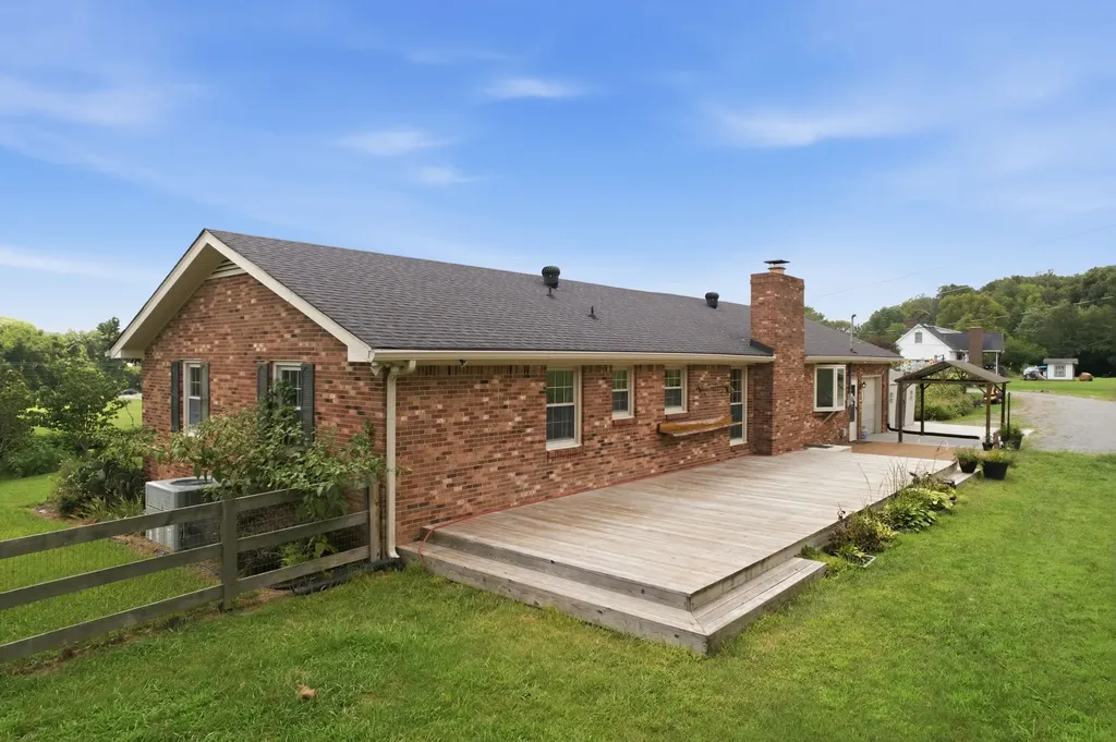 5353 Sparta Pike Watertown TN 37184