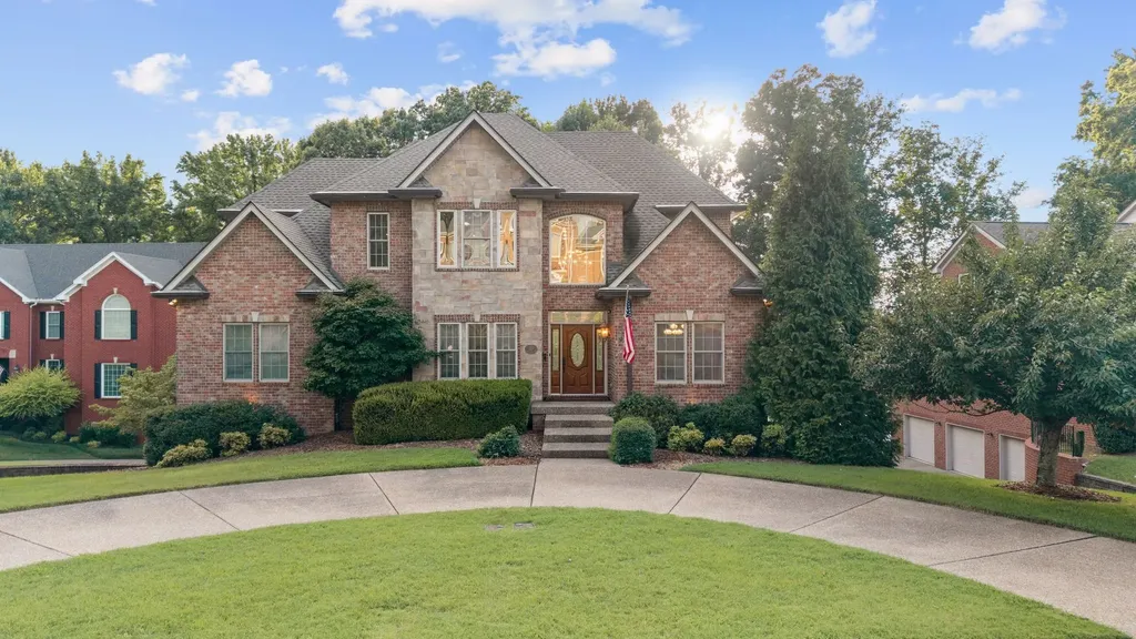 100 Lakecrest Circle Hendersonville TN 37075