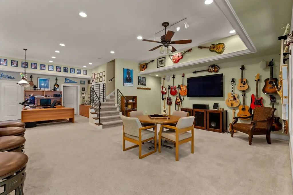 100 Lakecrest Circle Hendersonville TN 37075