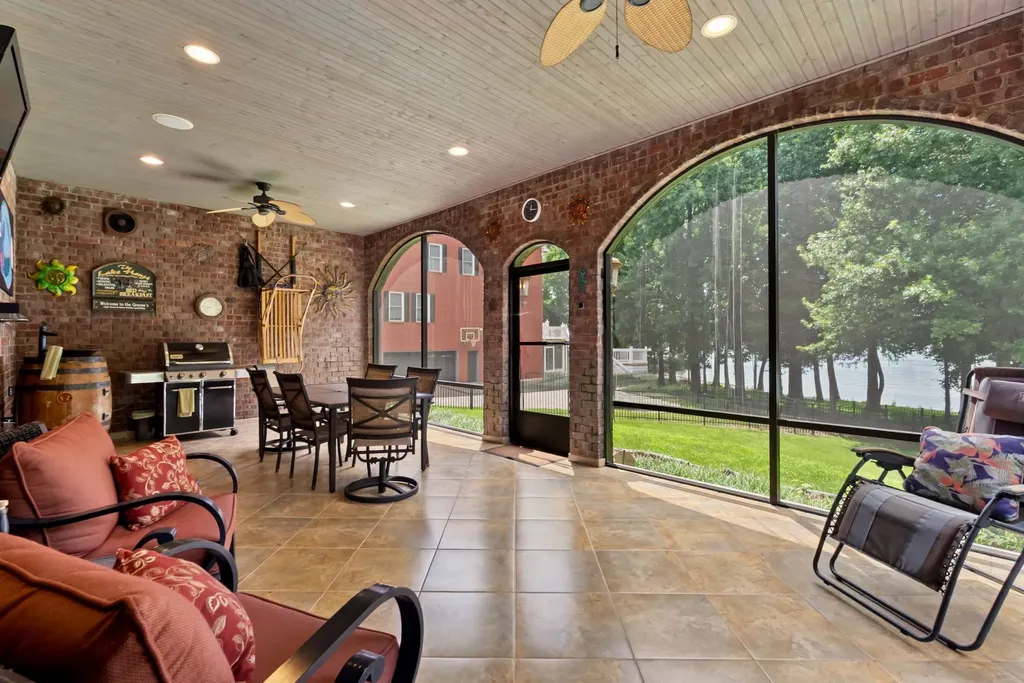 100 Lakecrest Circle Hendersonville TN 37075