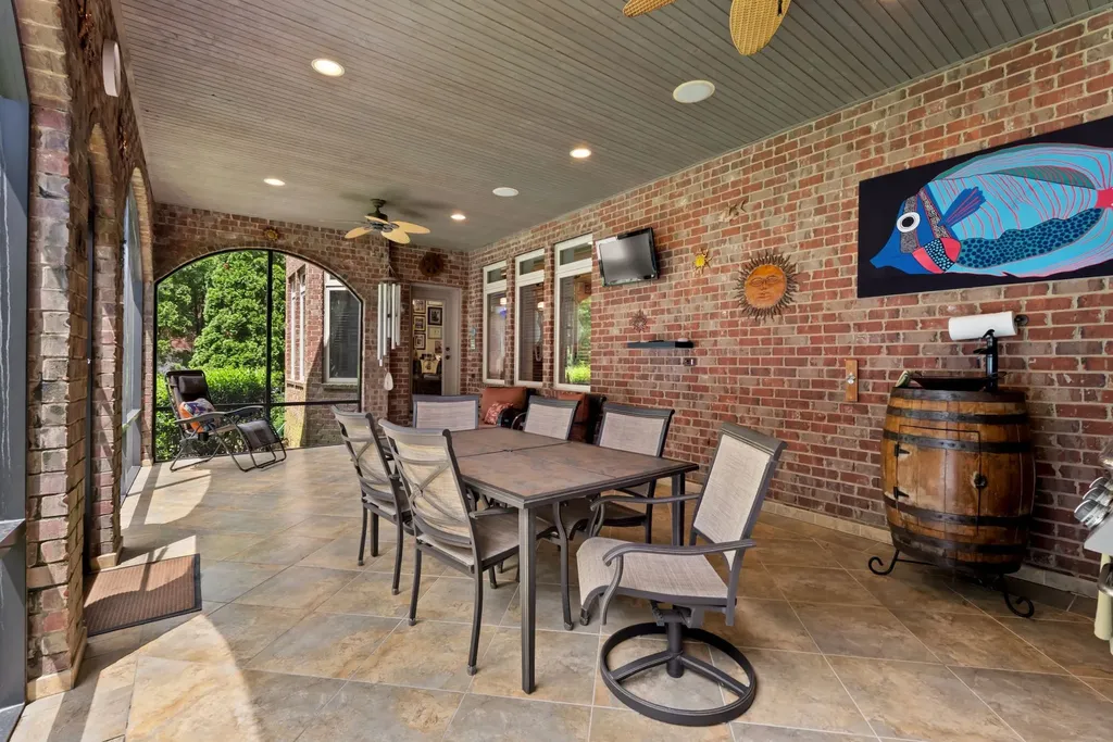 100 Lakecrest Circle Hendersonville TN 37075