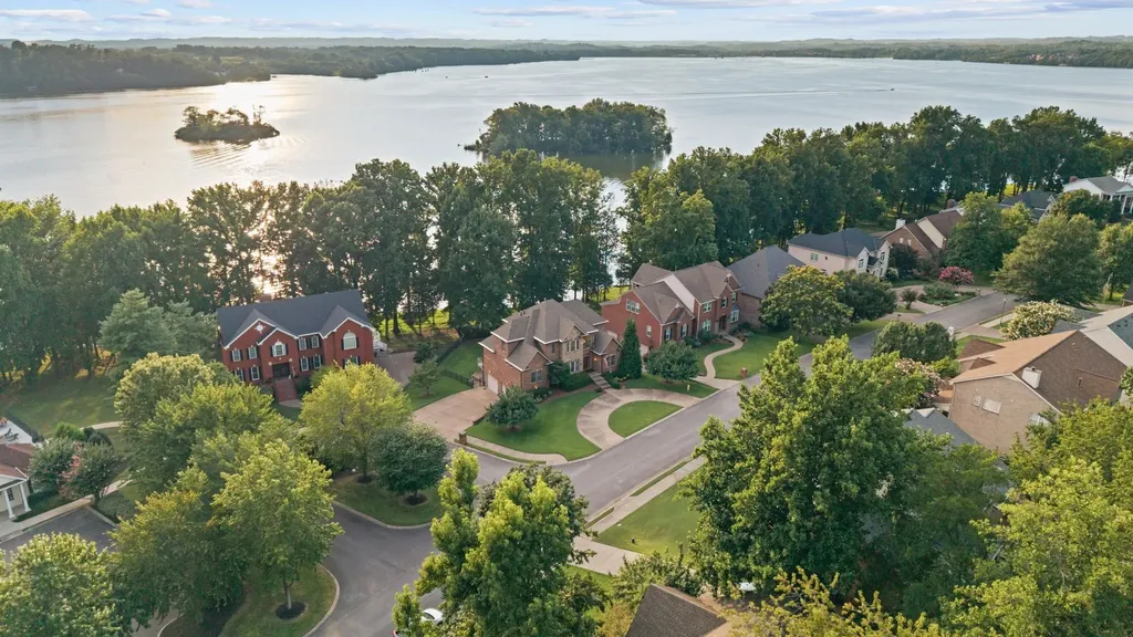 100 Lakecrest Circle Hendersonville TN 37075