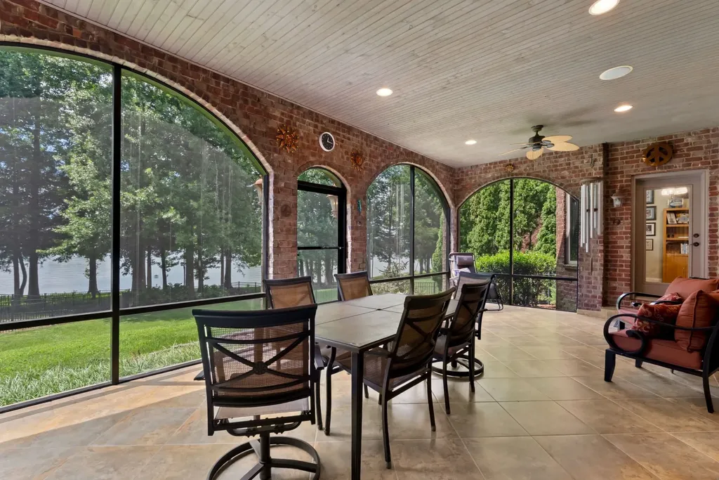 100 Lakecrest Circle Hendersonville TN 37075