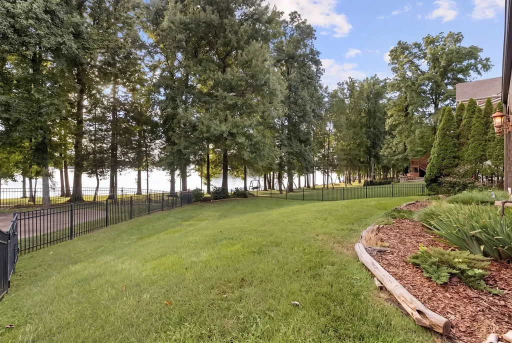100 Lakecrest Circle Hendersonville TN 37075