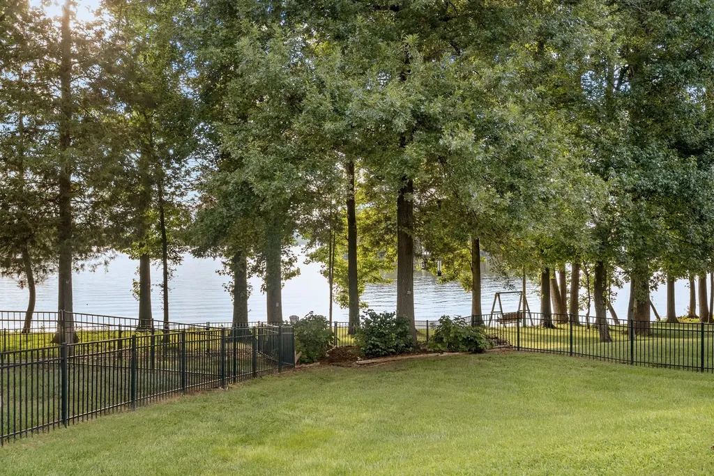 100 Lakecrest Circle Hendersonville TN 37075