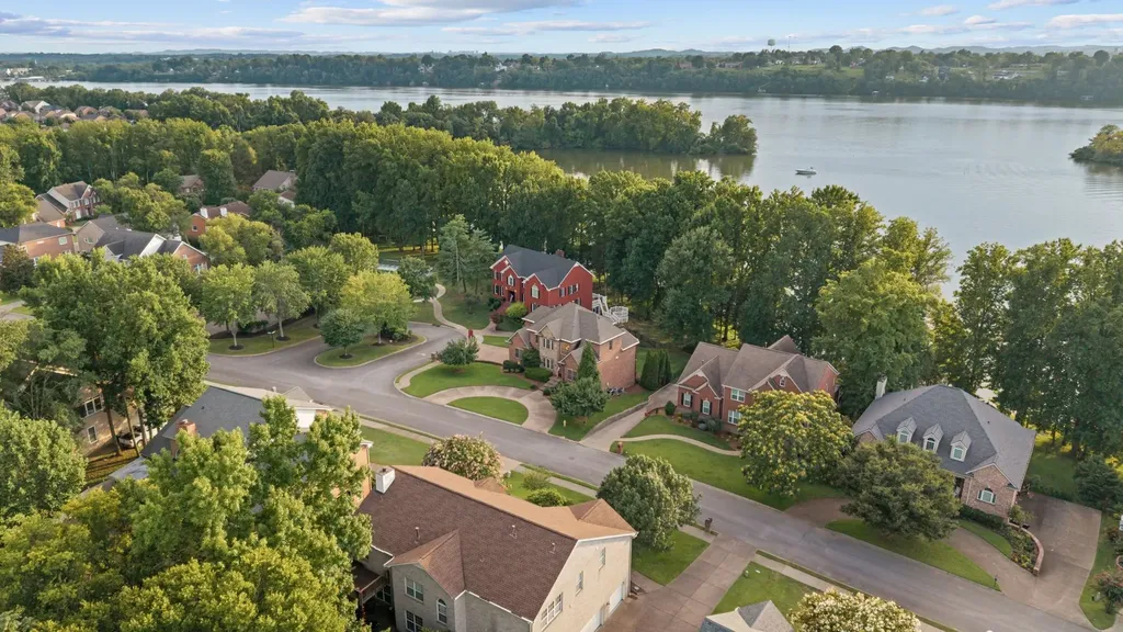 100 Lakecrest Circle Hendersonville TN 37075