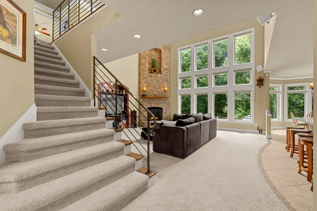 100 Lakecrest Circle Hendersonville TN 37075