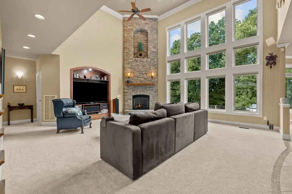 100 Lakecrest Circle Hendersonville TN 37075