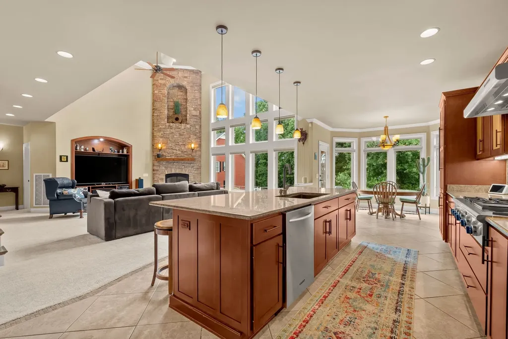 100 Lakecrest Circle Hendersonville TN 37075