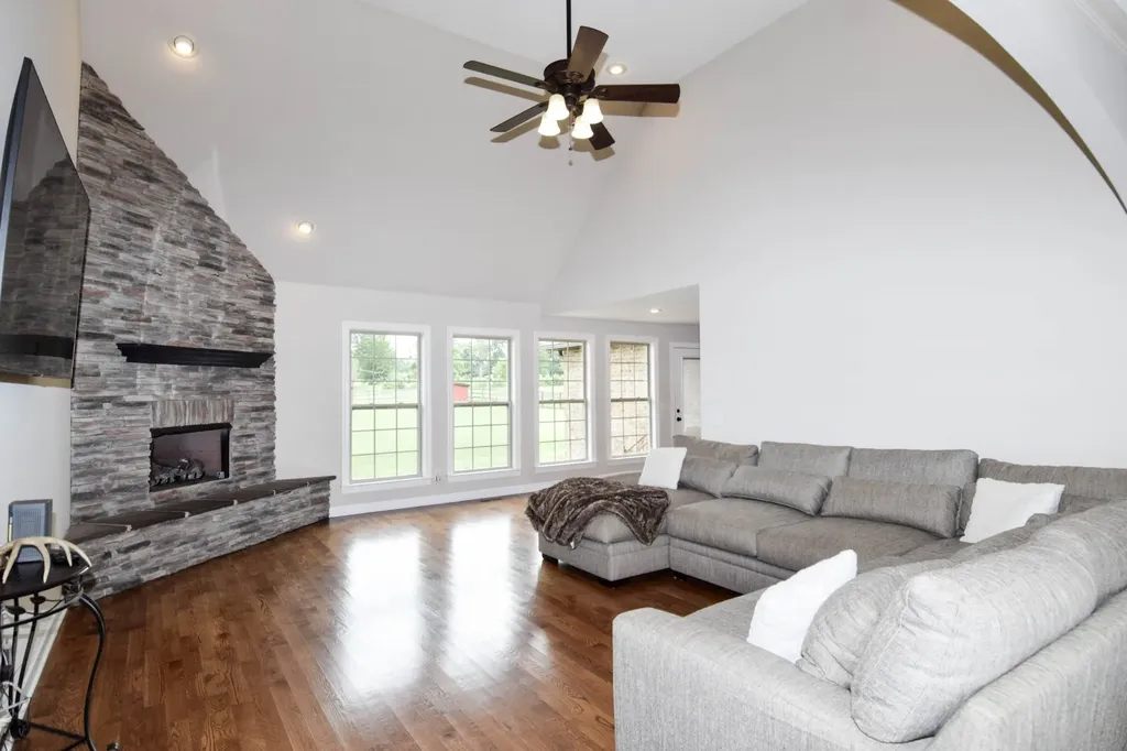 530 Thompson Lane Portland TN 37148