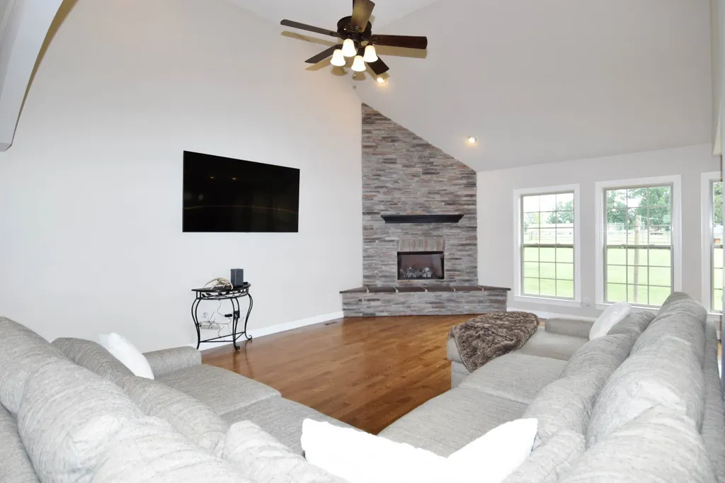 530 Thompson Lane Portland TN 37148