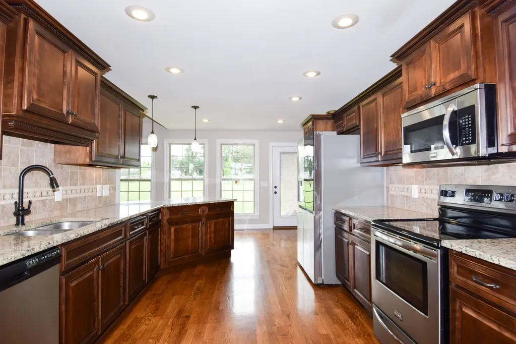 530 Thompson Lane Portland TN 37148