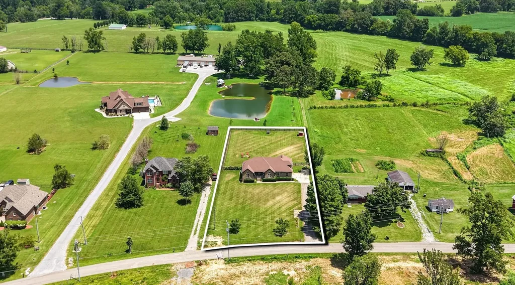 530 Thompson Lane Portland TN 37148