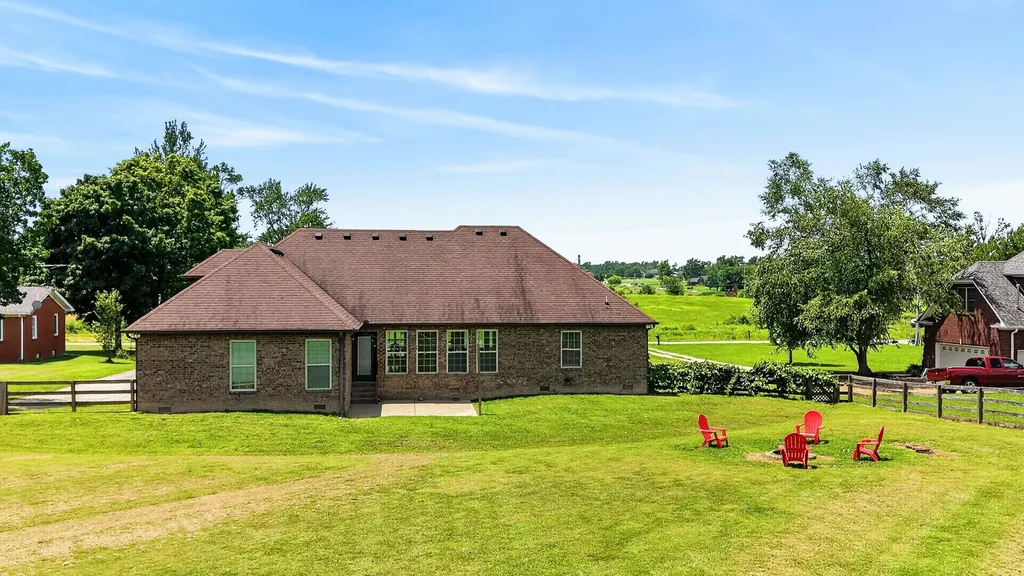 530 Thompson Lane Portland TN 37148