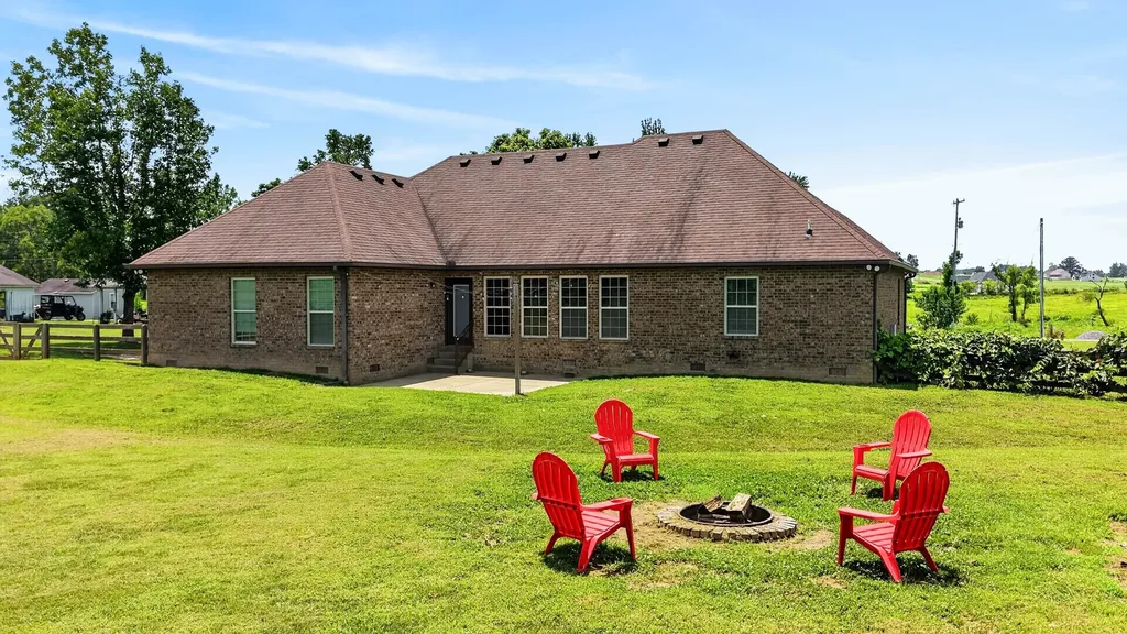 530 Thompson Lane Portland TN 37148