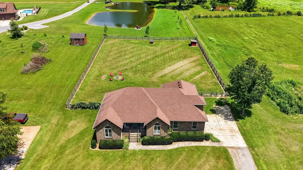 530 Thompson Lane Portland TN 37148