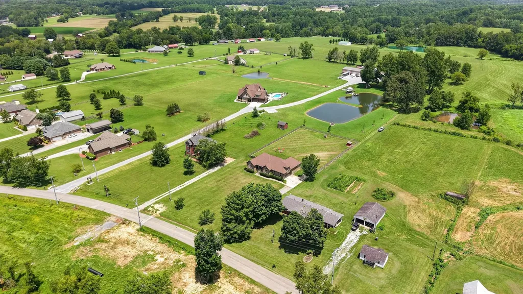 530 Thompson Lane Portland TN 37148
