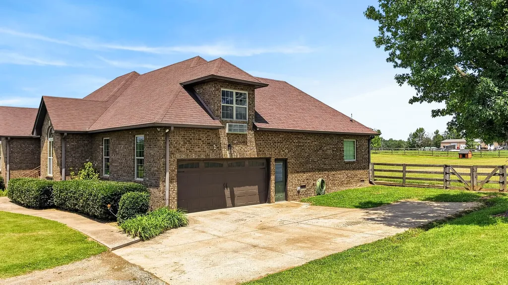 530 Thompson Lane Portland TN 37148