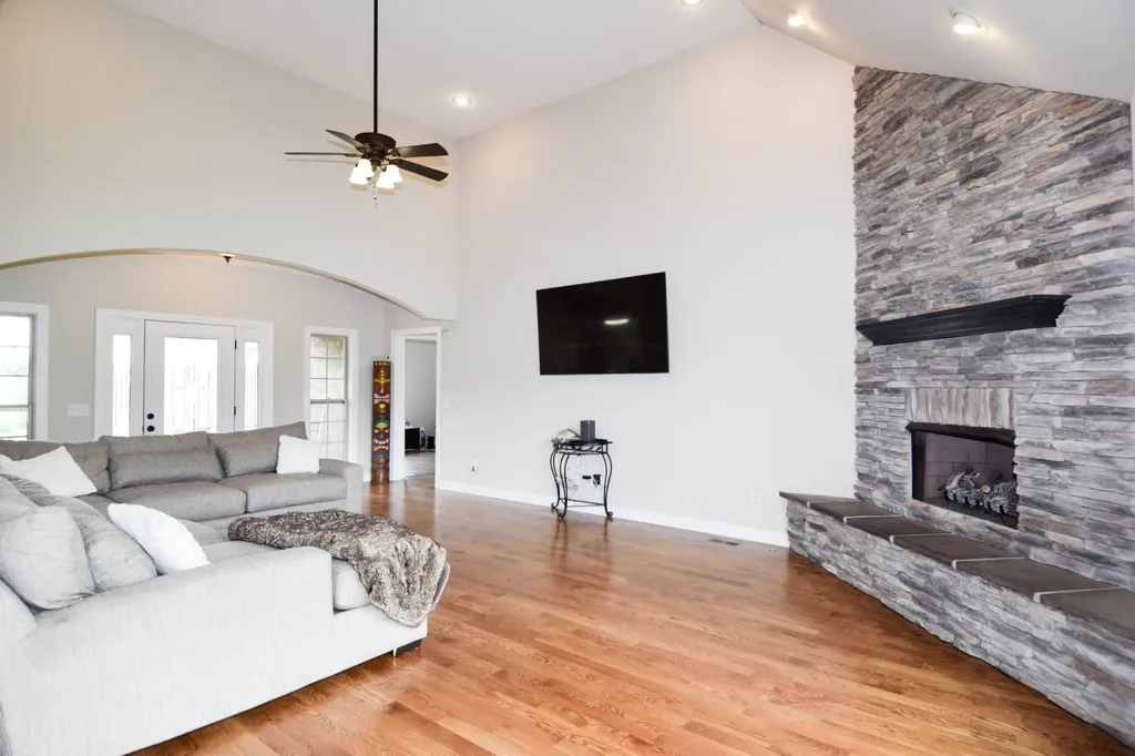 530 Thompson Lane Portland TN 37148