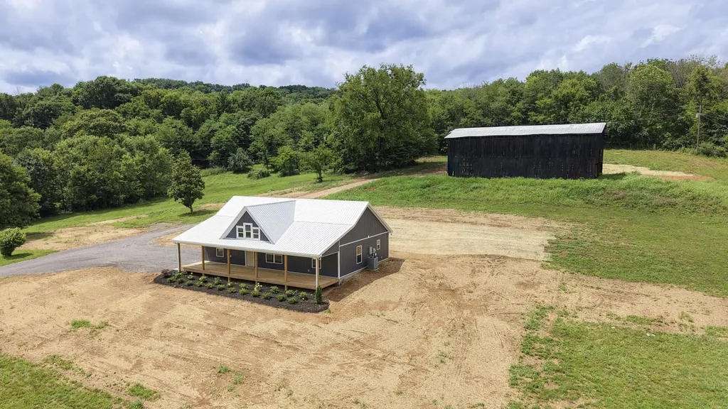 1790 Hawkins Branch Road Bethpage TN 37022