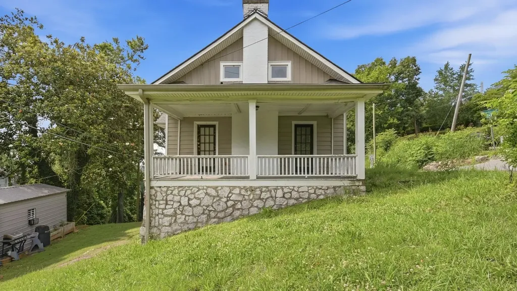 2 S Crest Road Chattanooga TN 37404