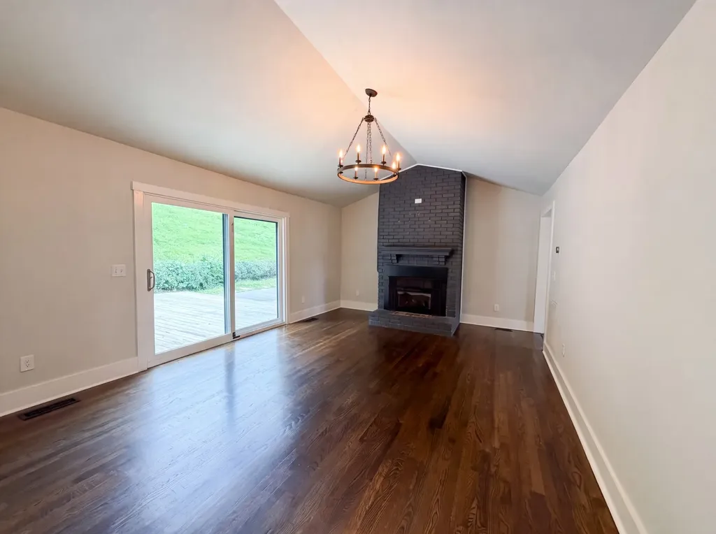 6112 Pinehurst Drive Nashville TN 37215