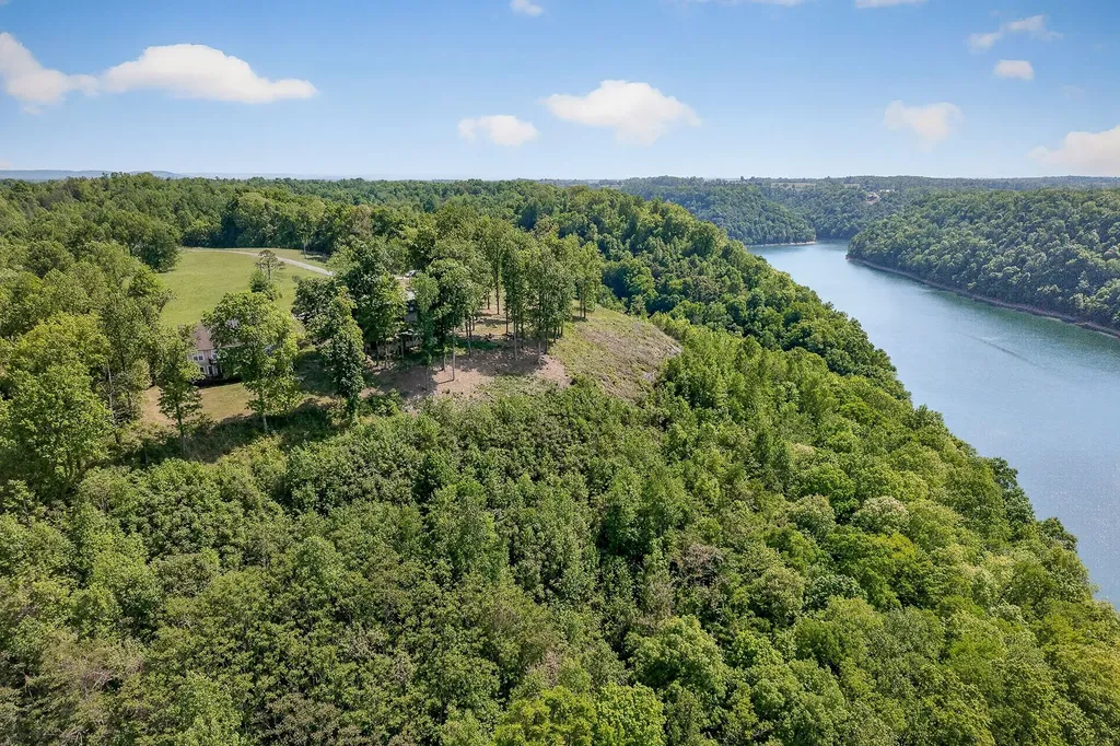 1171 Hutchins Bend Road, W Sparta TN 38583