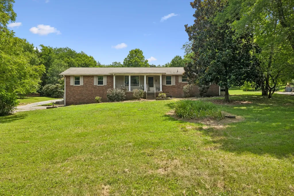 1041 Forest Harbor Drive Hendersonville TN 37075