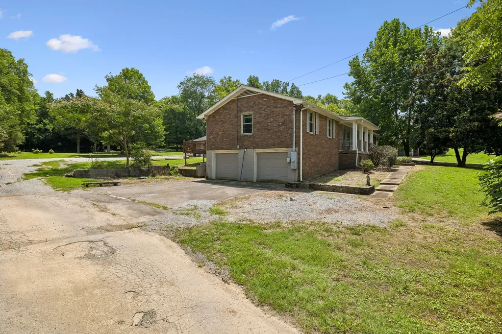 1041 Forest Harbor Drive Hendersonville TN 37075